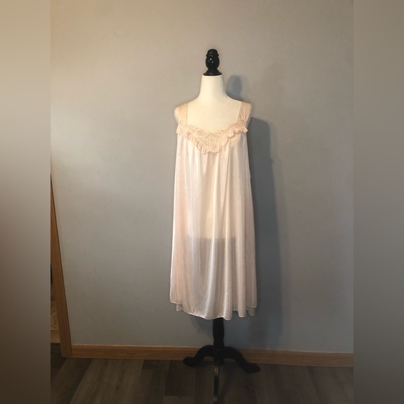 Pink Vintage Nightgown - Picture 3 of 4